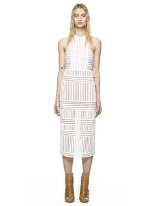 Robe d'été blanche en dentelle unicolore col ras du cou