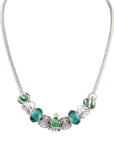 Collier de perles de charme pendentif collier féminin Euro Style coeur forme de vert