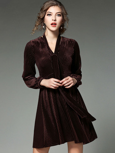 Skater robe velours V brun foncé col manches longues des femmes plissé robe évasé avec ceinture