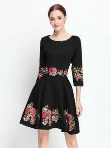 Robe noire fleurs femmes brodées Half Sleeve ronde cou genou longueur robe patineuse de Flare