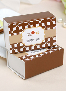 Boîte de cadeau de mariage faveur boîtes brun foncé lettres imprimées en petit format
