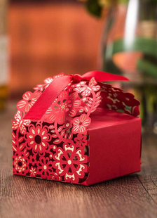 Wedding Favor boîtes fleur rouge ruban Hollow Out petit cadeau Box (jeu de 12 Pcs A)