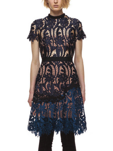 Dentelle bleue robe élégante Crewneck manches courtes Slim Fit une ligne robe