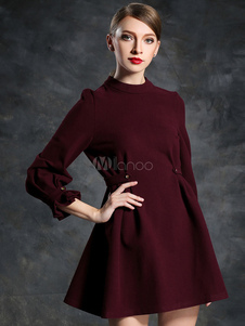Robe skater élégant bordeaux plissé col montant