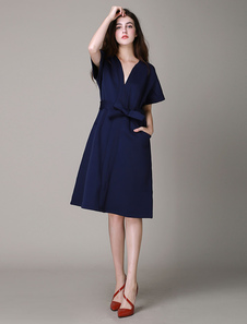 Robe subtile vintage rétro bleue unicolore col V