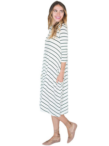 Robe blanche autour de cou à manches longues à rayures robe longue pour les femmes