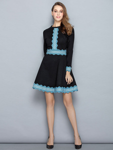 Robe noire à manches longues Vintage femmes Crochet détail ronde cou genou longueur robe de Skater