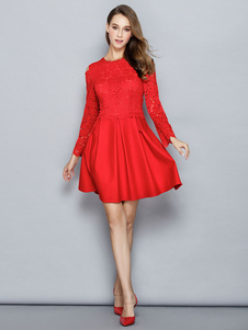 Robe rouge dentelle tour de cou manches longues froid épaule plissé une robe patineuse de ligne