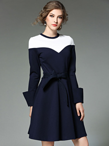 Une ligne autour de cou robe avec ceinture de couleur contraste bleu Skater robe manches longues fem