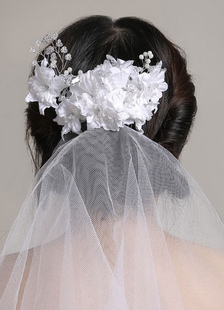 Voile de mariée blanche Tulle deux Tier coupe bord voile de mariée avec perles fleur coiffes