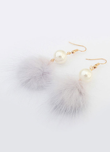 Boucles d’oreilles perles grises léger détail crochet boucles d’oreilles des femmes avec pompons
