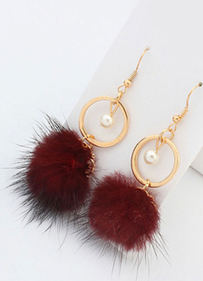 Drop boucles d’oreilles perles rouge foncé Creoles des femmes avec pompons