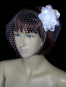 Voile nuptial blanc en tulle, découpe lotus sur les côtés