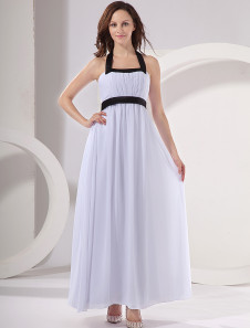 Robe de soirée blanche plissée à licou longueur plancher