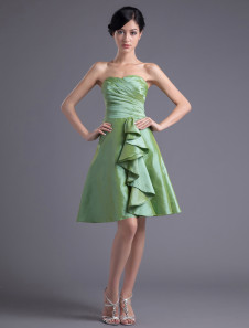 A-line Green Taffeta Ruffles Sweetheart Knee-Length Bridesmaid Dress For Wedding