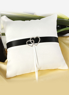 Coussinet présentoir d'alliance, cœurs ivoire en satin et pierres du Rhin