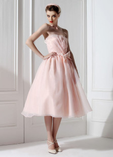 Robe de soirée A-ligne rose en organza bustier longueur genou