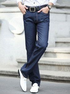 Jean de coupe droite en denim bleu foncé