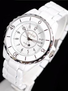 Montre femme blanche ronde étanche