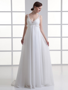 Robe de mariée A-ligne ivoire cloutée de col V à traîne