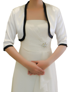 Boléro en satin blanc avec passepoil