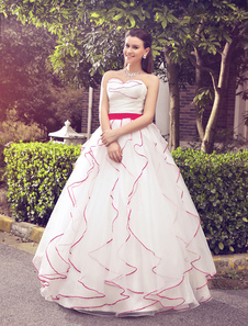 Robe de mariage soutenue boule en organza et chache-coeur avec volant vertical