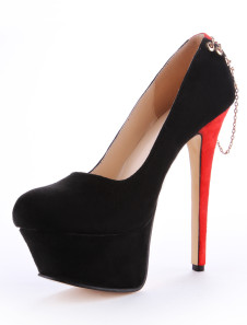 Exquises chaussures noires à talons aigus et bout amande en tissu avec chaîne