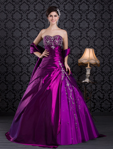 Robe en taffetas pourpre brodé avec col en coeur