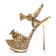 Charmantes sandales à talons aigus en soie et satin or motif léopard avec noeud