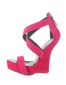 Sandales compensées roses en cuir suédé