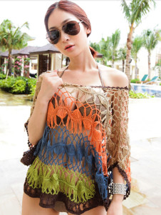 Fabuleuse blouse de plage à la mode en filet multicolore creusé et encolure dégagée