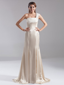 robe énigmatique de soirée champagne fourreau en satin stretch à une épaule à traîne courte