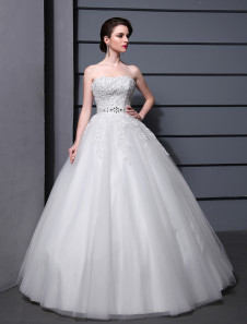 Robe de mariée bustier en dentelle blanche avec perle