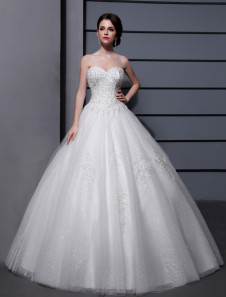 Robe boule ivoire en tulle détail encolure coeur avec applique longueur plancher