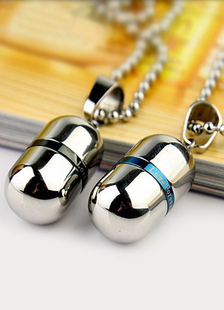 Collier homme avec pendentif en acier inoxydable de forme gélule