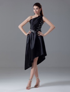 Robe soutenue de cocktail noire A-ligne en satin stretch à une épaule asymétrique
