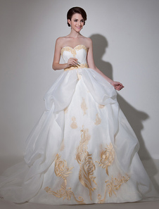 Robe de mariée gracieuse boule ivoire en organza brodée effet encolure coeur