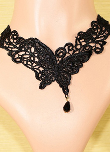 Collier noir gothique avec ornement de papillon