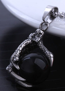 Collier masculin avec patte de l'aigle