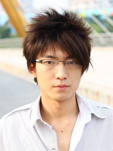 Unique perruque courte marron claire avec dégradé et frange oblique