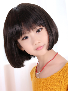 Perruque enfant courte noir brunâtre de kanekalon coupe Bob et frange droite