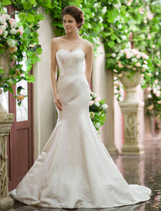 Robe de mariée sublimée sirène ivoire en satin avec perles encolure coeur à traîne