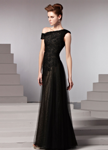 Robe exquise de soirée noire fourreau en satin stretch avec dentelle à une épaule