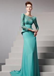 Robe exquise de soirée vert forête fourreau col bateau avec dentelle à traîne