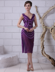 Robe de cocktail en organza pourpre à col V avec perles