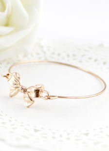 Bracelet de menottes métallique avec noeud papillion