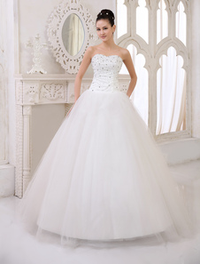 Robe mariée en tulle ivoire clouté col en coeur longueur plancher