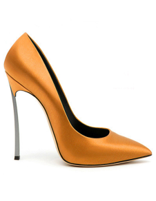 Escarpins à bout pointu et talons aigus en satin or