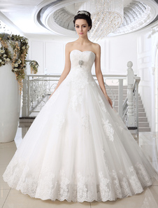 Robe de mariée boule en tulle blanc avec perles encolure en coeur