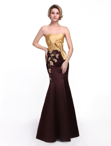 Robe mère de mariés fourreau en satin chocolat encolure coeur avec applique